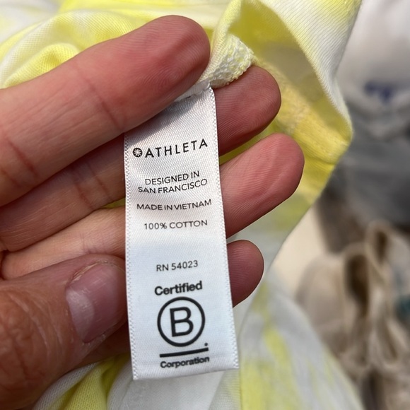 Athleta Yellow and White tie dyed tee size small. In great condition! - Picture 5 of 5